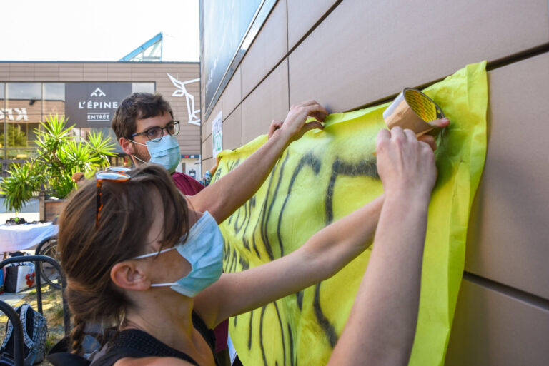 France, Chambery, 2020-07-18. Premier jour des soldes d'ete. Les militants d'Extinction Rebellion installent une zone de