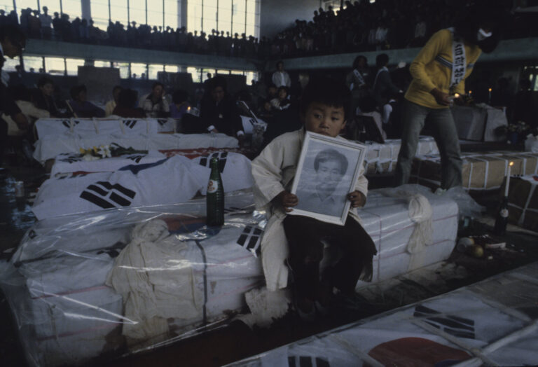 Coree du sud, Gwangju, les 26 et 27 mai 1980.Les troupes sud-coreennes ont repris mardi 27, peu avant l'aube, la ville 