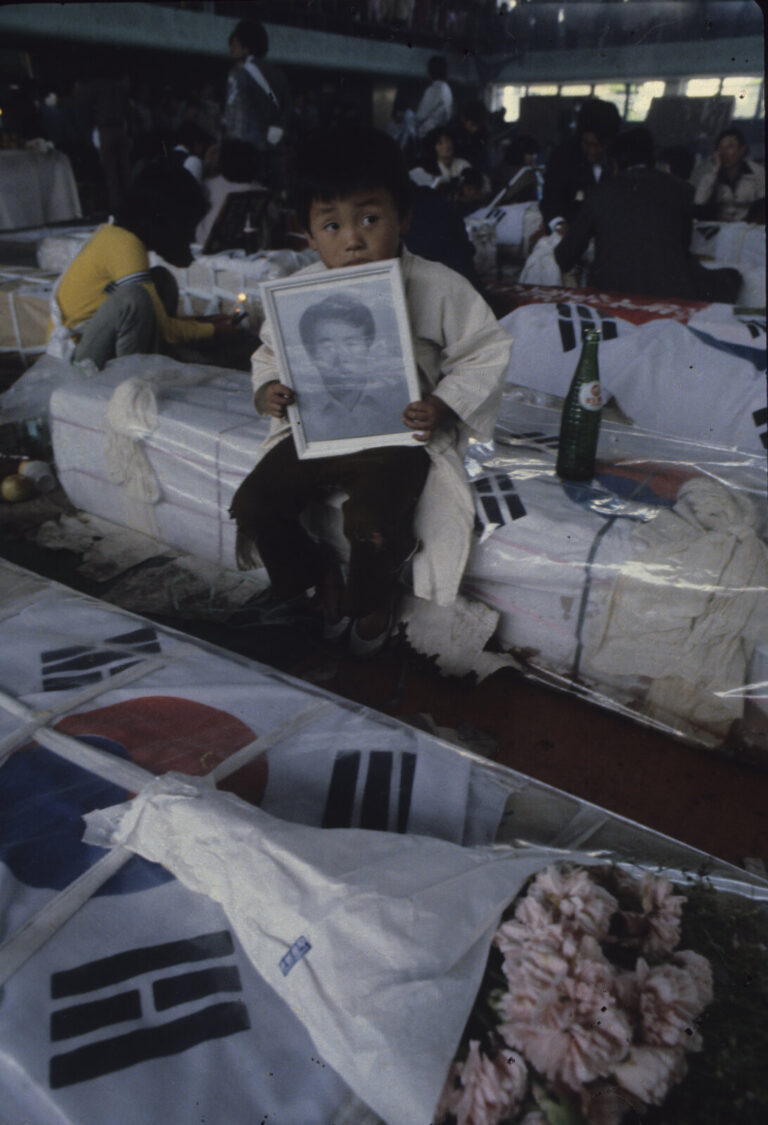 Coree du sud, Gwangju, les 26 et 27 mai 1980.Les troupes sud-coreennes ont repris mardi 27, peu avant l'aube, la ville 