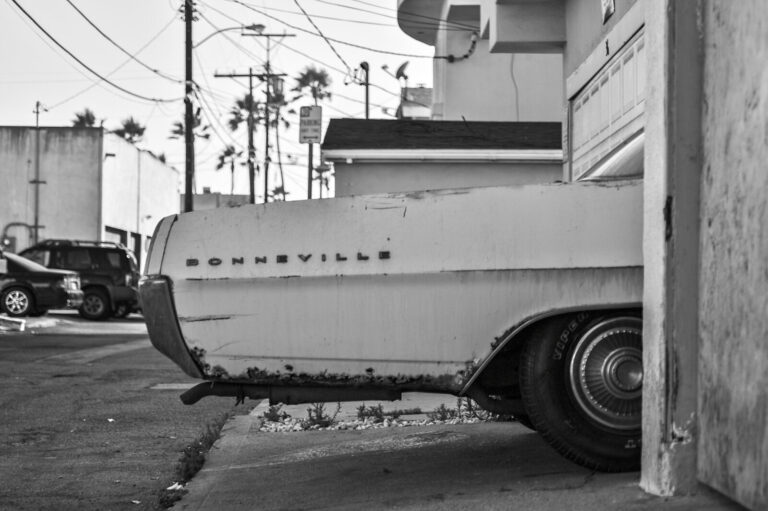 USA, Los Angeles, 2008-07-15. A Pontiac Bonneville parked in Venice Beach. Photograph by Pierre Ollier / Collectif DR.U
