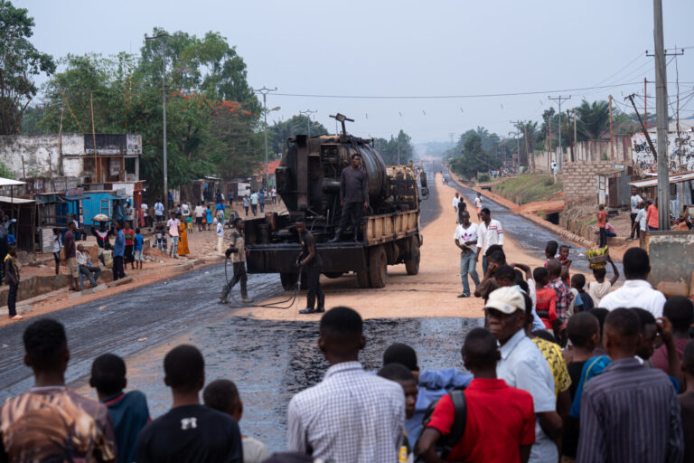 Democratic Republic of Congo, Mbujimayi, 2024-09-01. A crowd gathers to watch a rare road rehabilitation project in Mbuj