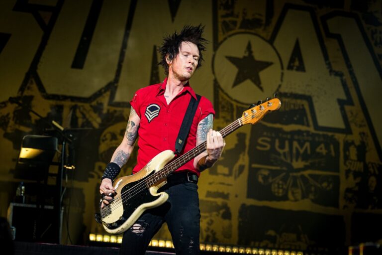 Canada, Quebec, 2025-01-25. Jason McCaslin, bass player of the band SUM 41 at Place Bell in Laval. The last concert of t