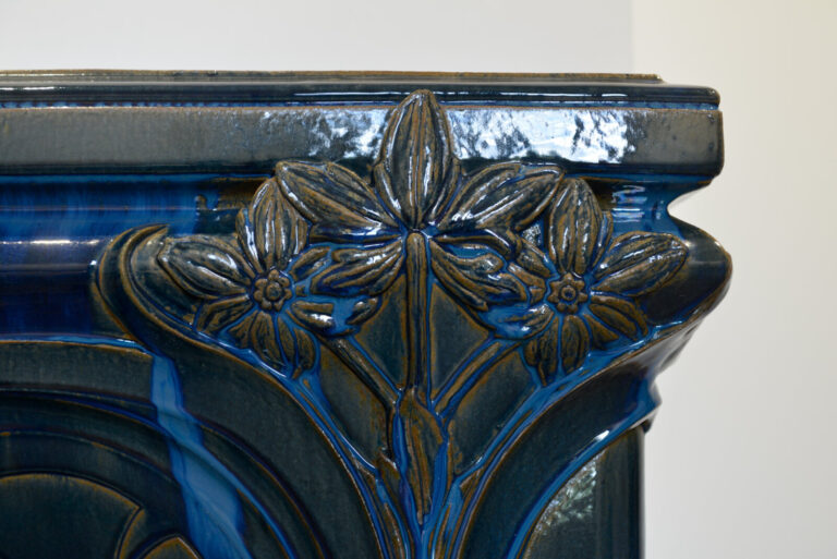 France, Ecuisses, 2022-06-01. In a room of the Perrusson villa, detail of the very bright blue and brown decoration of a