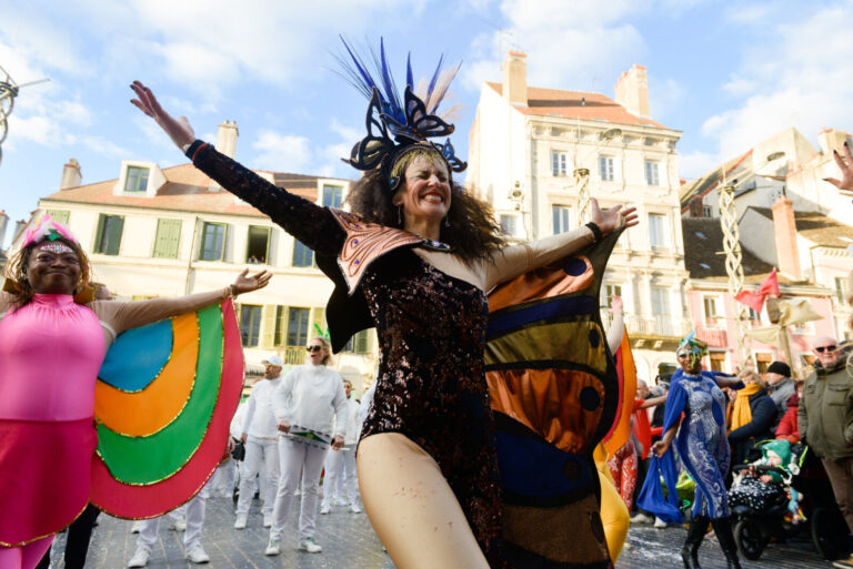 France, Chalon-sur-Saone, 2023-02-26. Samba dancers in front of the batucada orchestra, on the town hall square, after t