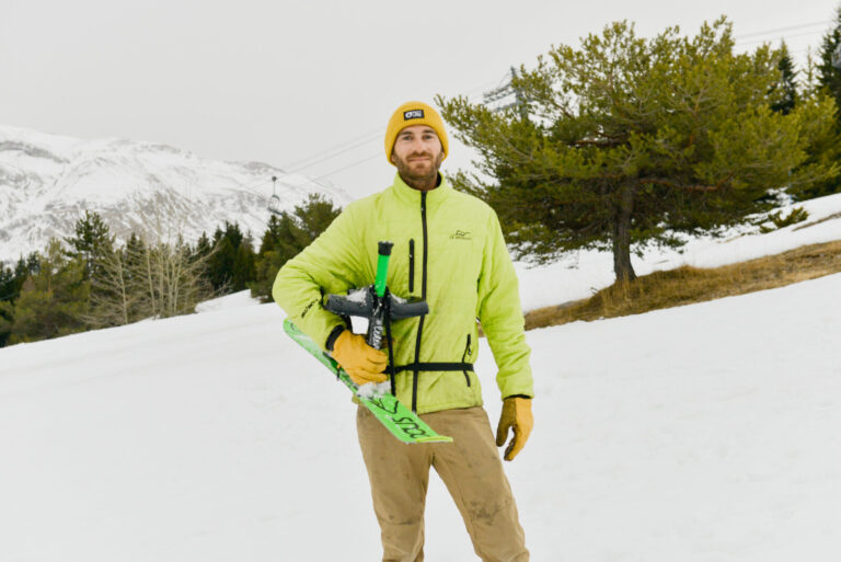 France, Le Devoluy, 2022-03-16. Sacha is an animator at the winter sports resort of Devoluy. He offers workshops to disc
