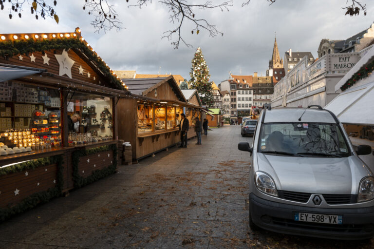 France, Strasbourg, 2024-11-26. Preparing for the opening of the Strasbourg Christmas market. Place Kleber. Photograph b